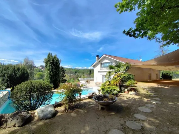Maison 6 pièces 245 m²
