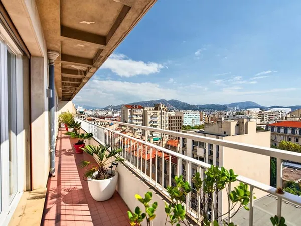 Dernier étage avec terrasse plein sud au coeur du Carré d'Or, Marseille 8e