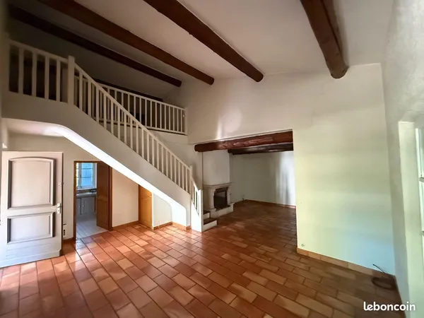 À quelques minutes de L'Isle-sur-la-Sorgue - Maison de plain-pied de 120 m², 5 pièces, avec grand ja