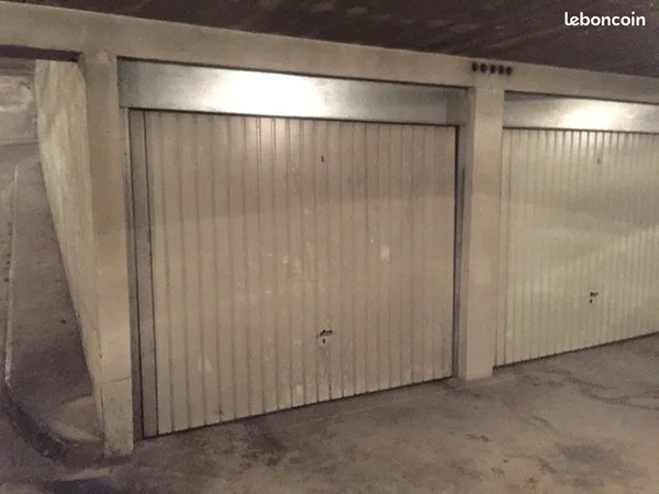 Parking/box 1 pièce 13 m²