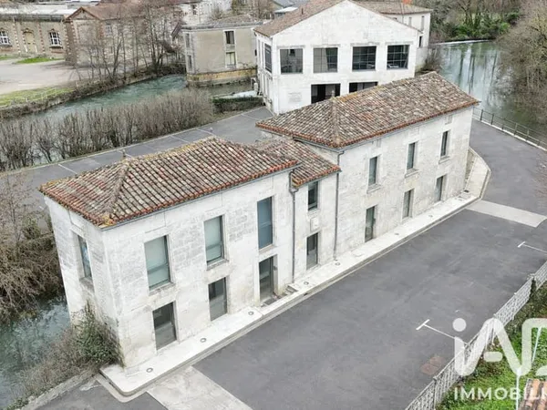 Local commercial 1 pièce 200 m²