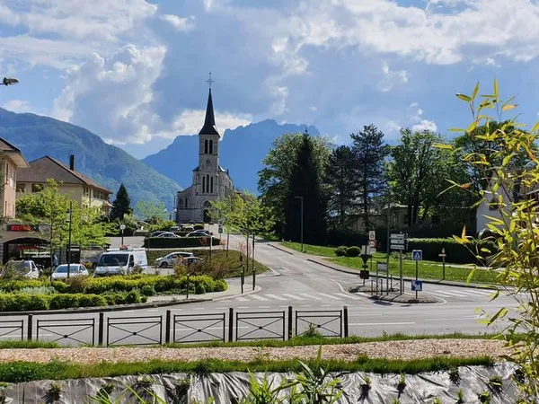 Loue T3 - 65m2 avec Terrasse 18m2 et Garage 35m2- centre de Sevrier - proche du lac