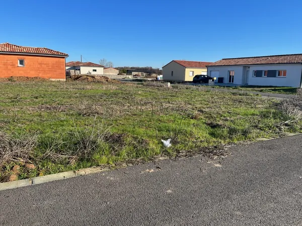 Terrain 607 m²
