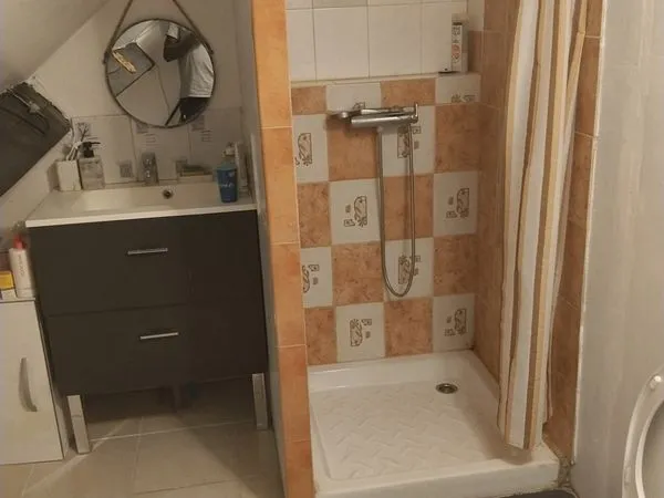Chambre dans un grenier pour etudiant/eleve