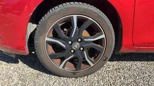 Toyota Yaris 1.3 VVT-i 99 - Collection – 2016 – 101396 km – Essence – Boîte Manuelle — photo 13
