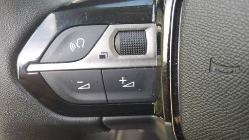 Peugeot 208 1.2 PureTech 100 - Active – 2024 – 14224 km – Essence – Boîte Manuelle — photo 15
