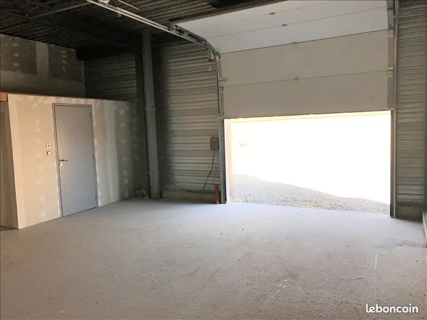 Local 75 m² ESTRABLIN