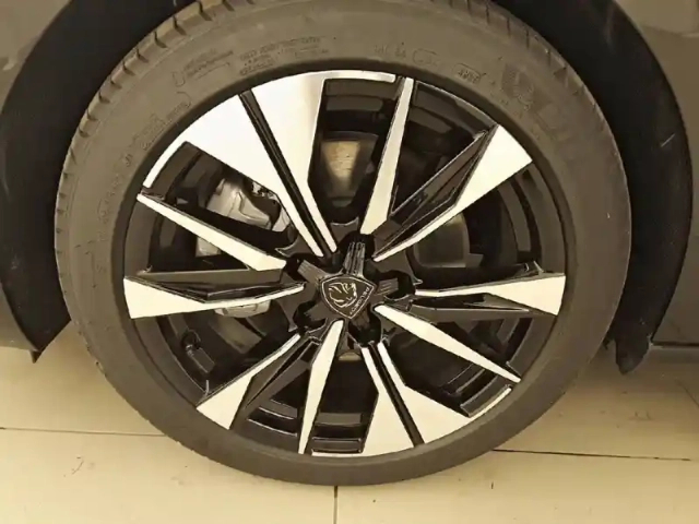 Peugeot 308 sw hybrid 145 e-dcs6 — photo 13