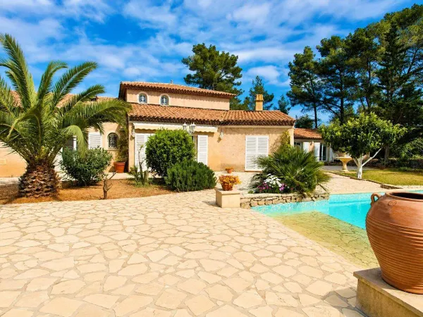 Maison 10 pièces 260 m²
