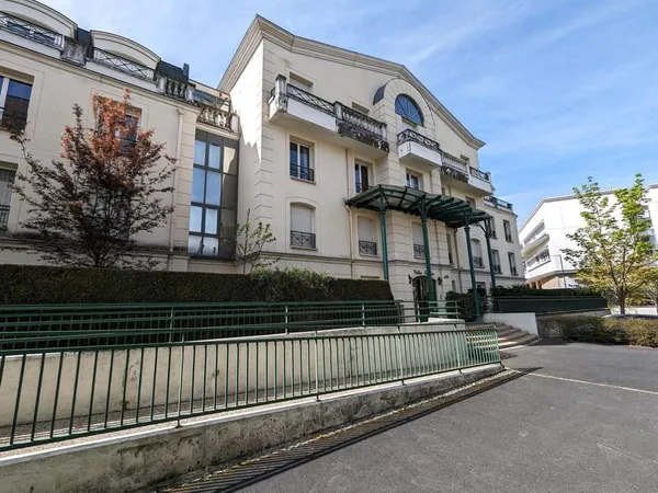 Location meublée : Appartement 2 pièces de 51 m2 avec ascens