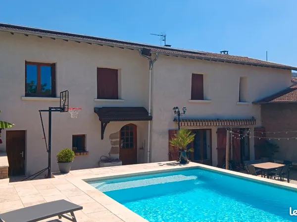 Maison - 6 pièces - 184m²