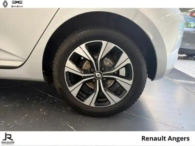 Renault Clio 1.5 blue dci 100ch evolution — photo 23