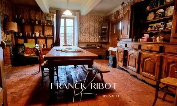Maison ancienne de 165m2 avec garage et jardin