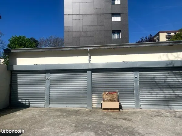 Local 35m2 dans une résidence fermée au Bourget