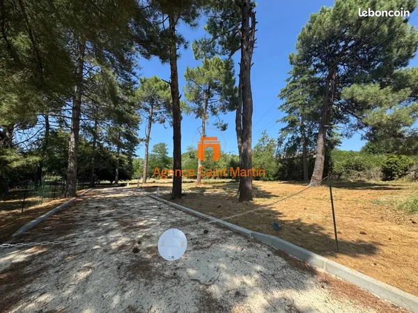 Allan, à proximité du village, dans un lotissement de 3 lots, magnifique terrain