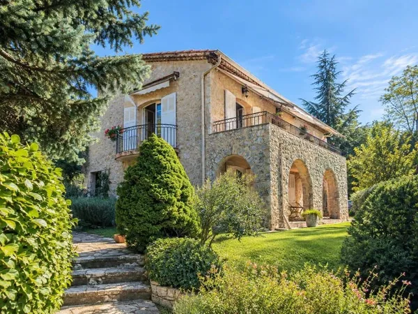 Maison 7 pièces 200 m²