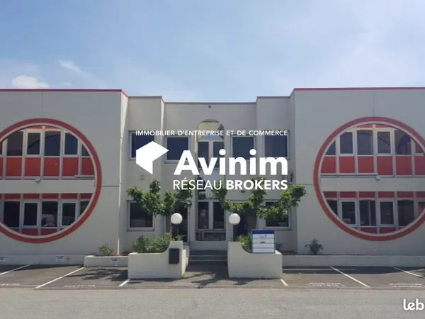 Local 817 m² Vitrolles
