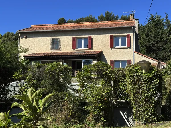 VILLENEUVE-LES-AVIGNON, QUARTIER DU BD GAMBETTA, MAISON AVEC