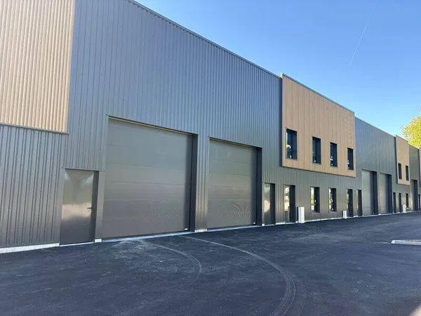 Local d'activité 608 m²