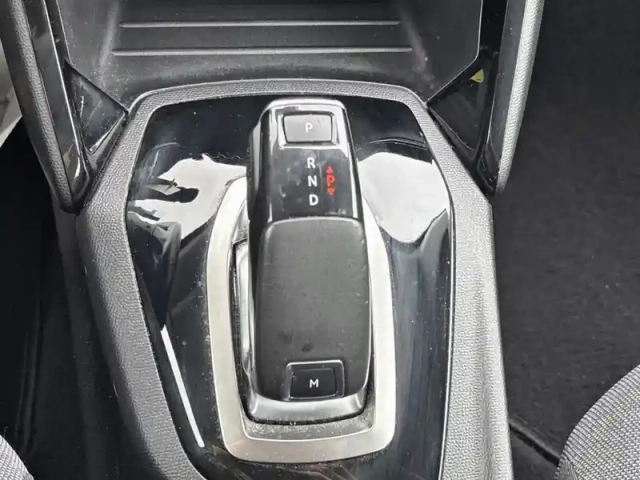 Peugeot 2008 puretech 130 s&amp;s eat8 active business — photo 24