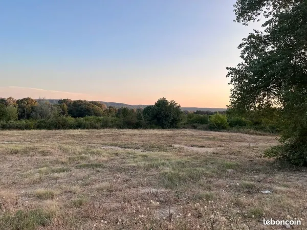 Terrain 640 m² Laudun L Ardoise