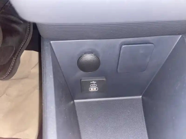 Ford Transit Courier fourgonnette electrique 100 kw 136ch batterie 46 kwh trend — photo 22