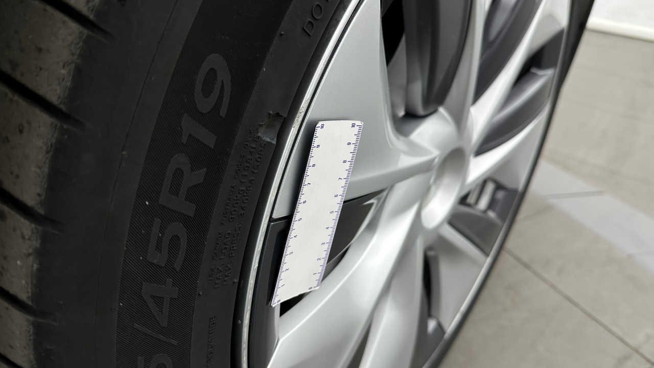 Tesla MODEL Y Standard RWD — photo 33