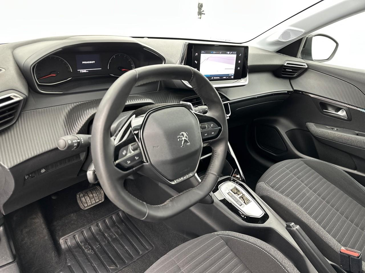 Peugeot 208 puretech 100 s&s eat8 style — photo 8