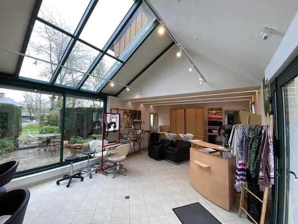 SALON DE COIFFURE A VENDRE - CADRE CAMPAGNE + CLIENTELE FIDE