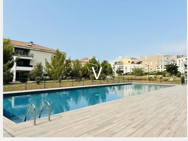 Nue propriété - Appartement T3 de 56 m2 avec terrasse et garage fermé - Monsieur 76 ans