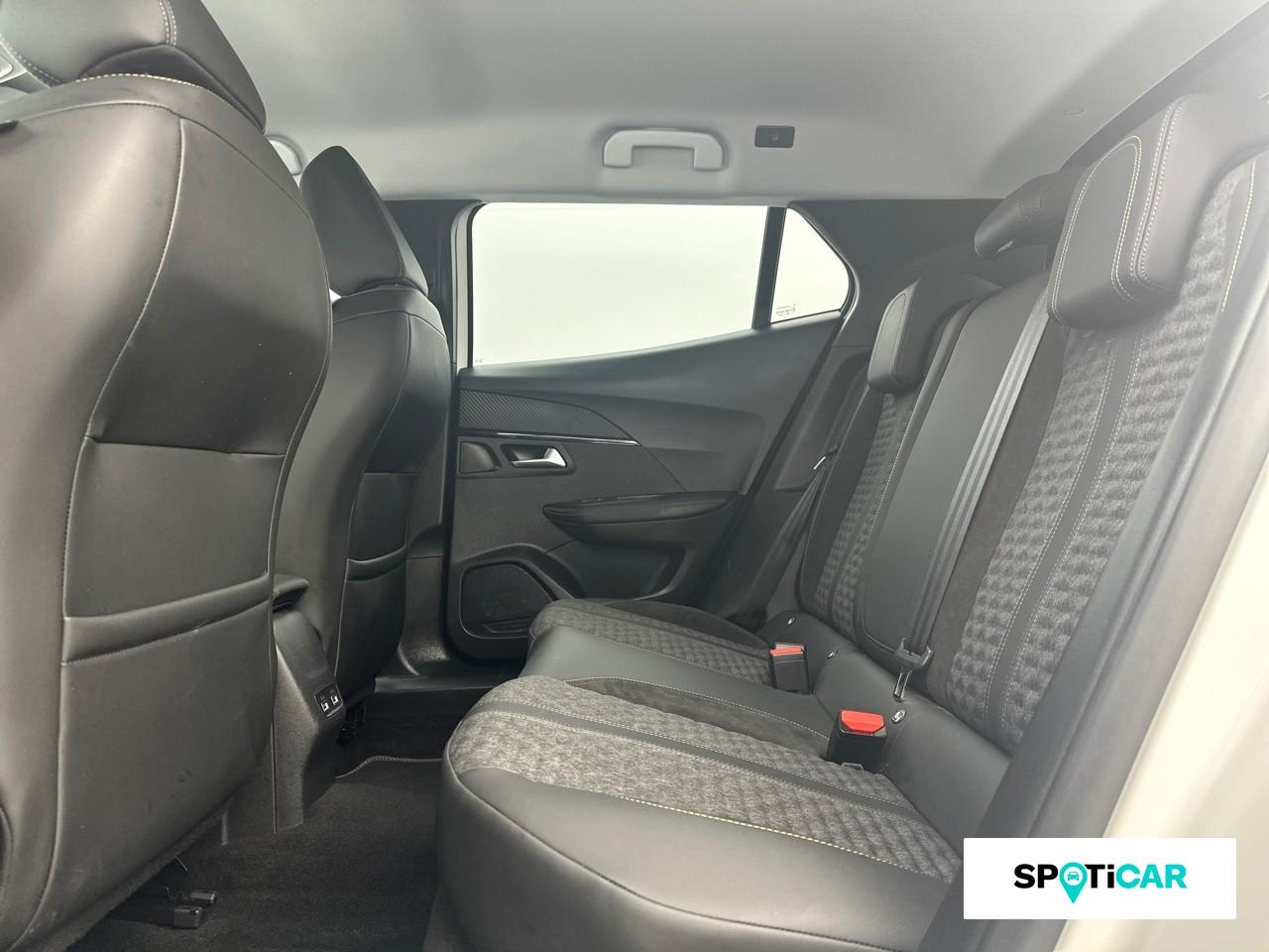 Peugeot 2008 1.2 puretech 130ch s&s roadtrip eat8 — photo 10