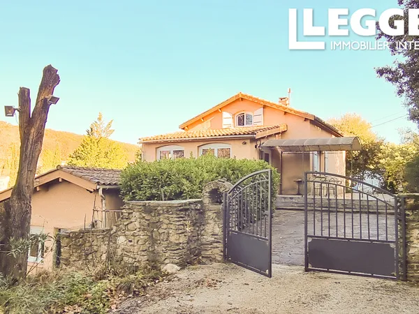Maison 8 pièces 198 m²