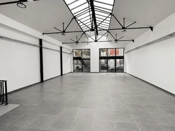 Boutique 2 pièces 275 m²