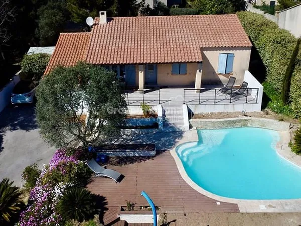 Magnifique villa avec jardin, piscine et aperçu mer !!!