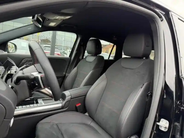 Mercedes Gla 200 d amg line — photo 42