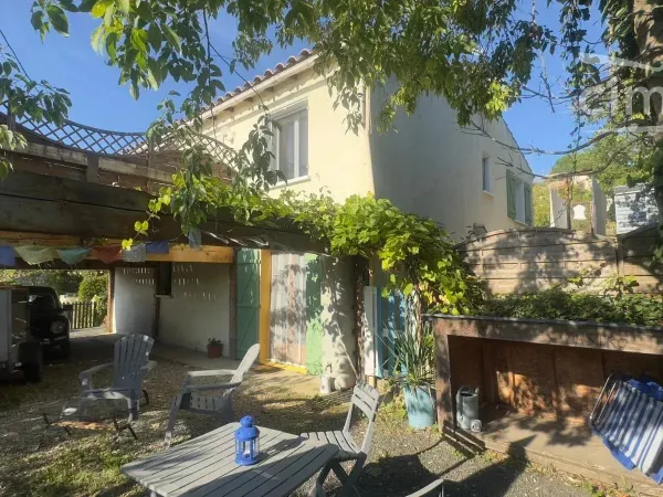 A vendre maison 4 faces de plain pied avec annexe, jardin et garage
