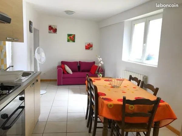 DISPONIBLE DE SUITE. Gîte à Saint Montan Ardèche, location à long terme possible
