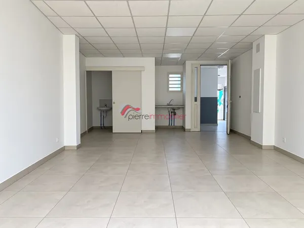 LOCAL PROFESSIONNEL NEUF AVEC PATIO