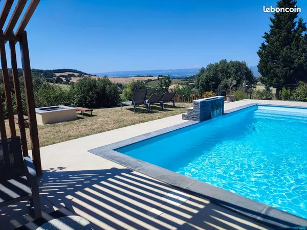 Maison de plain-pied Alairac : piscine, calme et vue dégagée