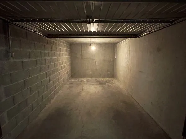 Garage fermé sécurisé en sous-sol 69007