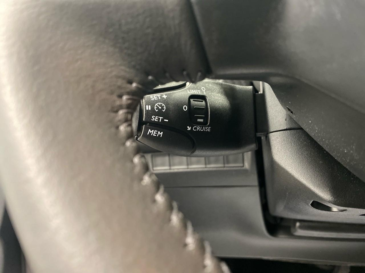 Peugeot 208 hybrid 110 e-dcs6 serie speciale envy — photo 18