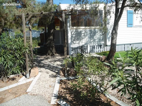 Mobilhome récent dans camping 5 étoiles