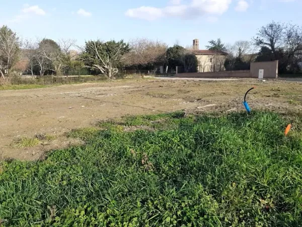 Terrain 548 m²