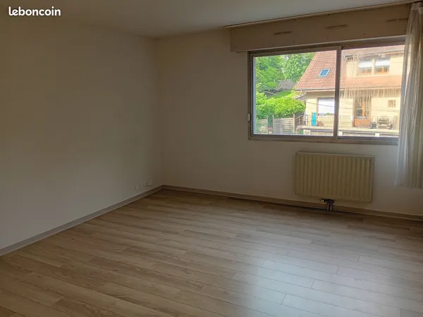 Proche centre ville ; studio 27 m² avec cave et un garage auto