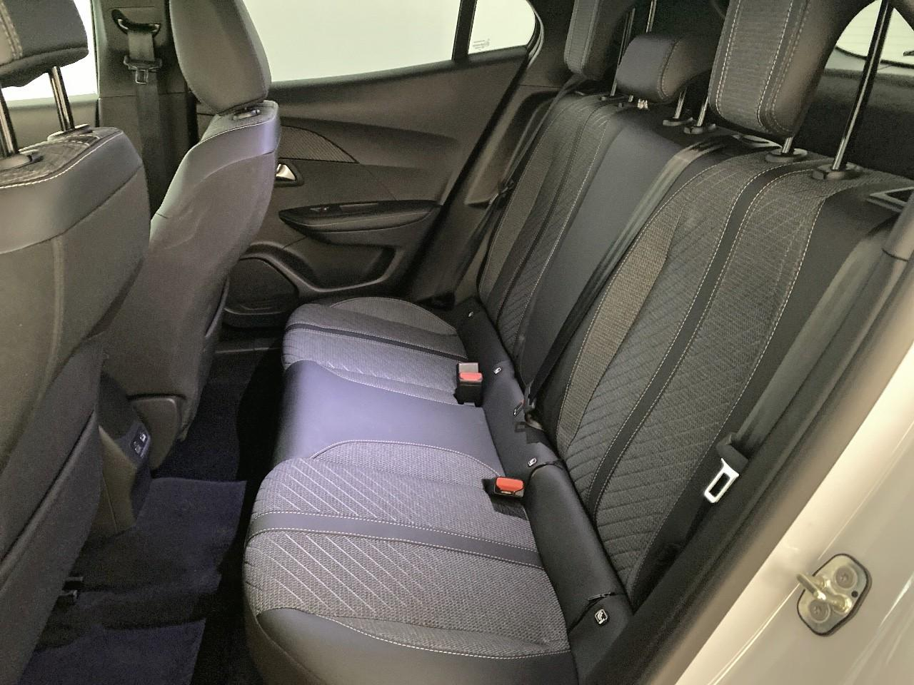 Peugeot 2008 hybrid 145 ch e-dcs6 allure — photo 10