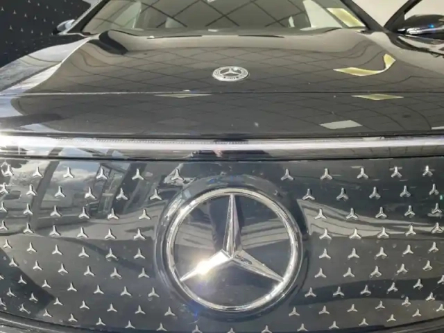 Mercedes Eqa 250+ — photo 20