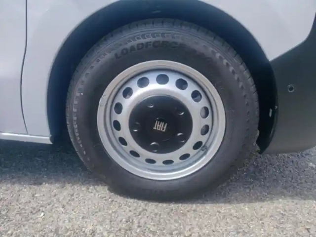 Fiat Scudo fg m 2.2 diesel 150ch pack premium connect — photo 11
