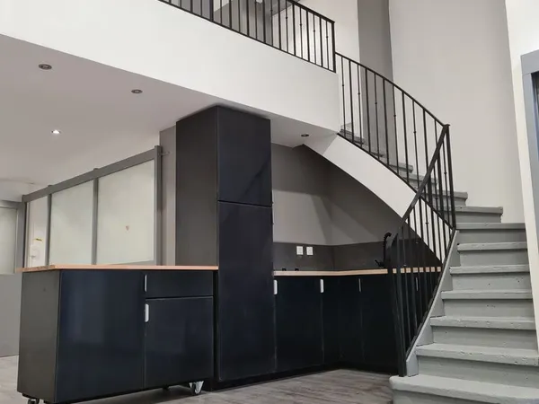 Local / Loft atypique 74m2 à vendre