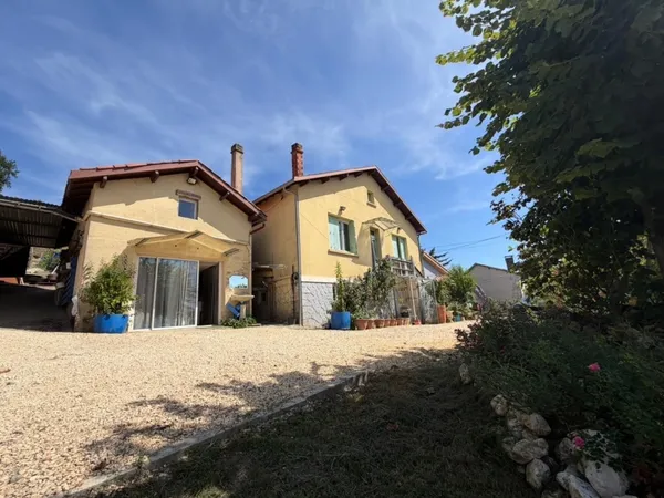 proche de touts commerces maison de 120 m2 sur une parcelle constructible de 8357m2 arborée
