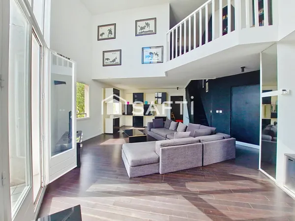 Le privilège des derniers étages pour ce duplex, la proximité de toutes les commodités
